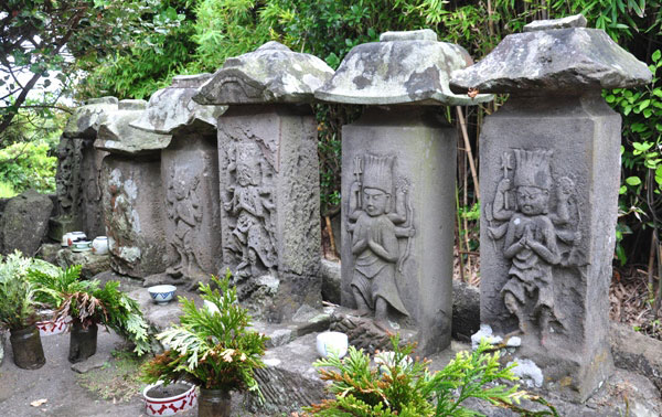 (13)庚申塔群