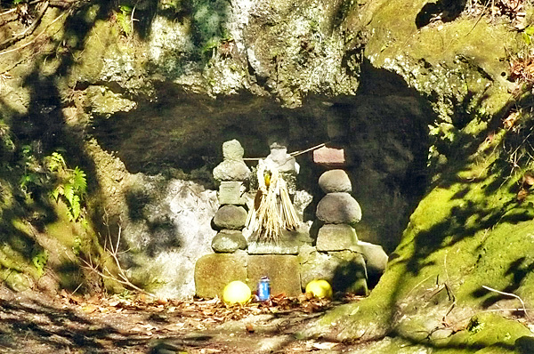 (2) 深田やぐら
