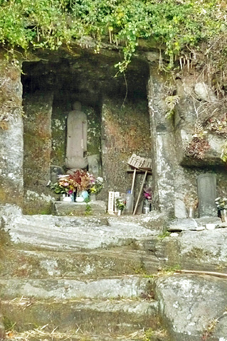 (8) 神余村六地蔵尊(上の台)