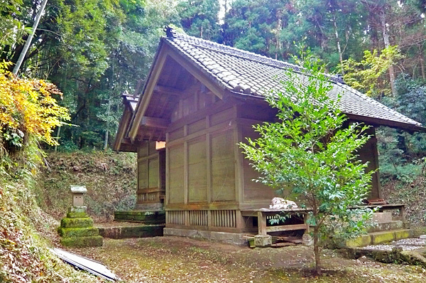 (8) 八坂山神社