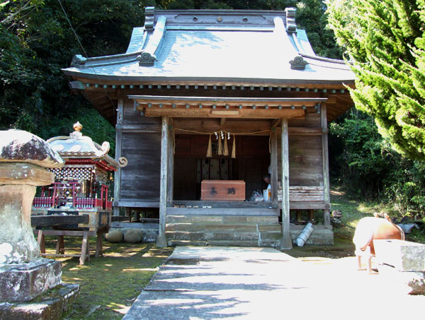 (1)長尾三(ながおさん)神社