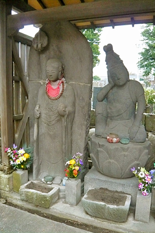 (12)如意輪観音坐像 写真右
