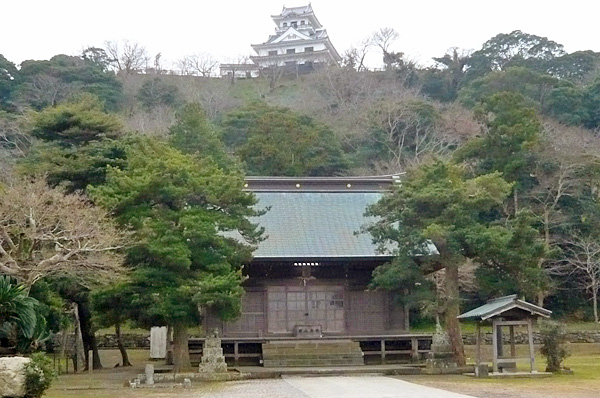 館山神社 境内