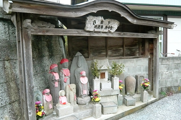 (3)三界万霊塔