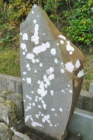 報恩碑<平家の落ち武者伝説>