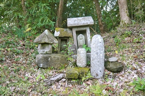 (8)石棒石祠