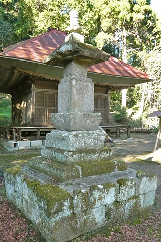 (10)宝篋印塔(ほうきょういんとう)