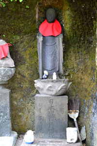 (12)回国供養塔