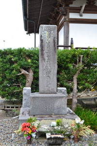 8-7 陸軍歩兵上等兵 鈴木茂君の墓碑