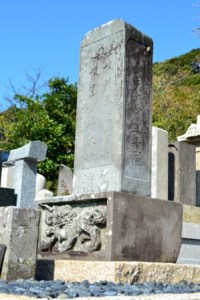 （3）駿河屋墓碑（昌龍寺）