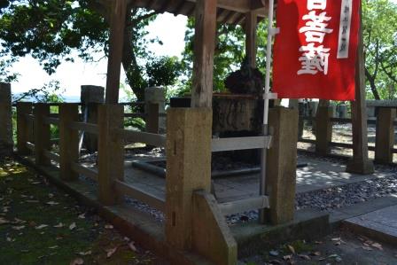 (8)那古寺(那古)の手水舎の玉垣