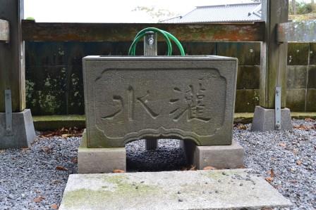 (10)諏訪神社(波左間)の手水石