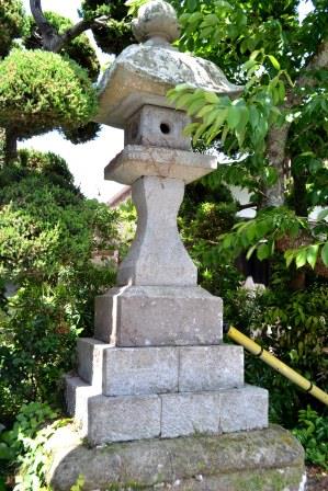 (13)相浜神社(相浜)の石灯籠