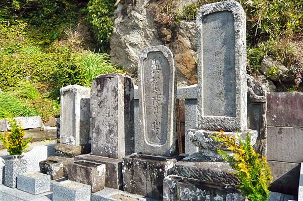 (4) 二祖(開山)塔