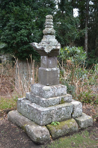 (11)宝篋印塔(ほうきょういんとう)