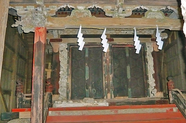 (4) 本殿