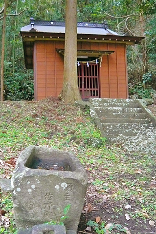 (7) 御霊白幡(みたましらはた)大明神