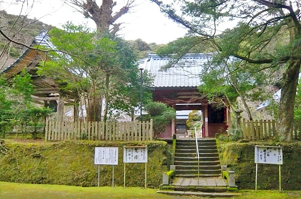 小松寺 仁王門前