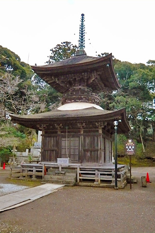 (13) 多宝塔(たほうとう) 国指定重要文化財(平成4年)