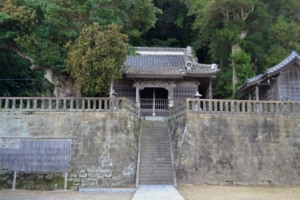 白間津日枝神社 社殿前