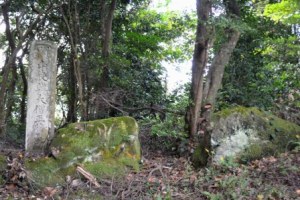 (22)開山良弁(ろうべん)大僧正旧跡碑