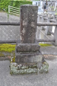 (9)奉読誦(どくじゅ)法華経萬部余供養塔
