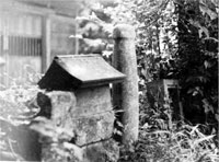 館山市古茂口日枝神社の石棒