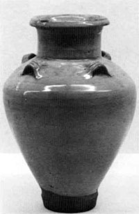 白磁四耳壺(2)　栄一元代　高27.4ｃｍ
　館山市城山下出土
　東京国立博物館蔵