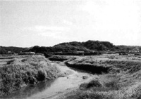 稲村城跡と滝川
