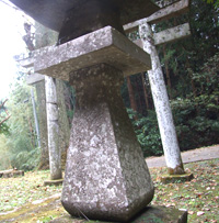 篠塚周伯奉納灯篭（文政7年） （館山市岡田・風早不動堂）