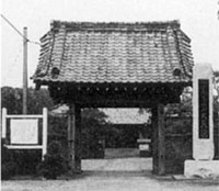 大巖院山門