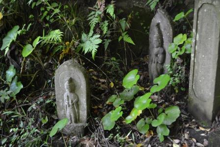 ●聖（しょう）観音菩薩石像