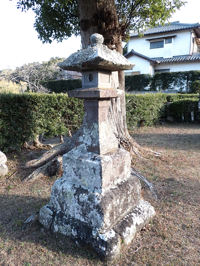 (4)灯篭(とうろう)